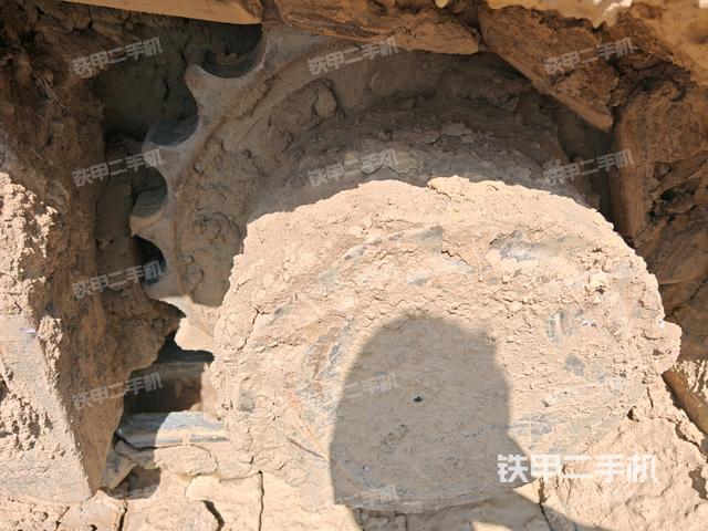 左驅(qū)動輪（行走機構(gòu)）