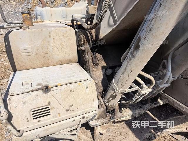 大臂根部?斜視(工作和回轉(zhuǎn)裝置) 大臂根部?斜視(工作和回轉(zhuǎn)裝置)