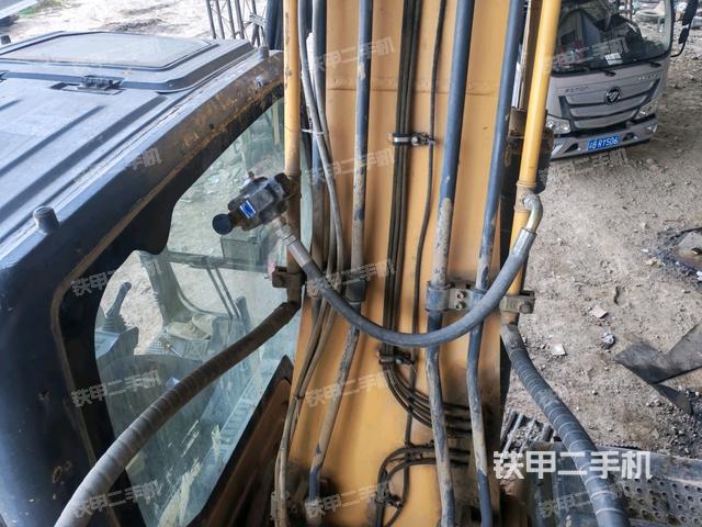大臂背部俯視(工作和回轉(zhuǎn)裝置) 大臂背部俯視(工作和回轉(zhuǎn)裝置)