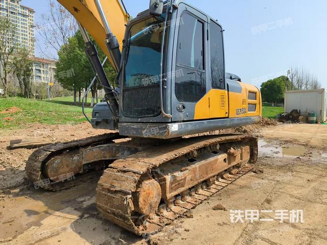 單側(cè)履帶整體（整機(jī)外觀）