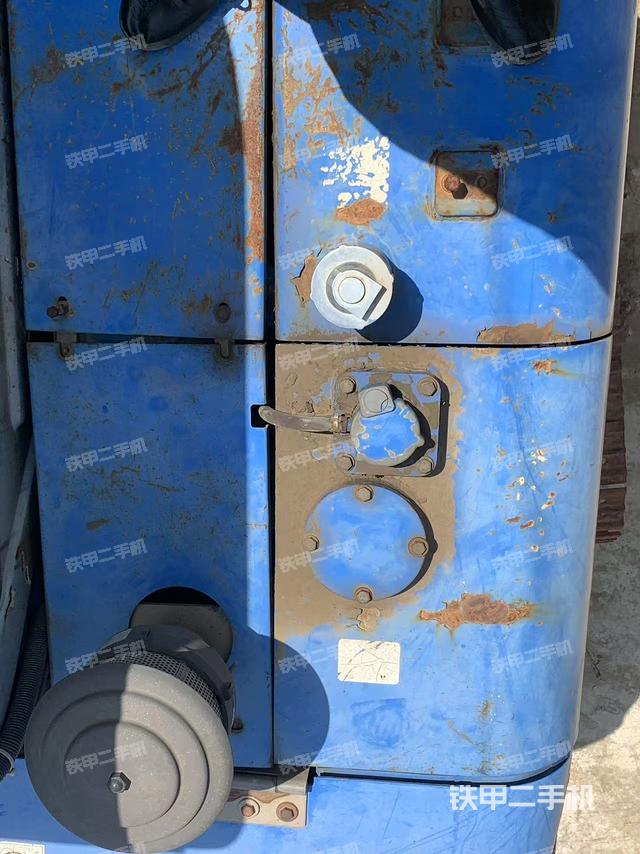 回轉(zhuǎn)馬達(dá)和主控閥（整機(jī)外觀）