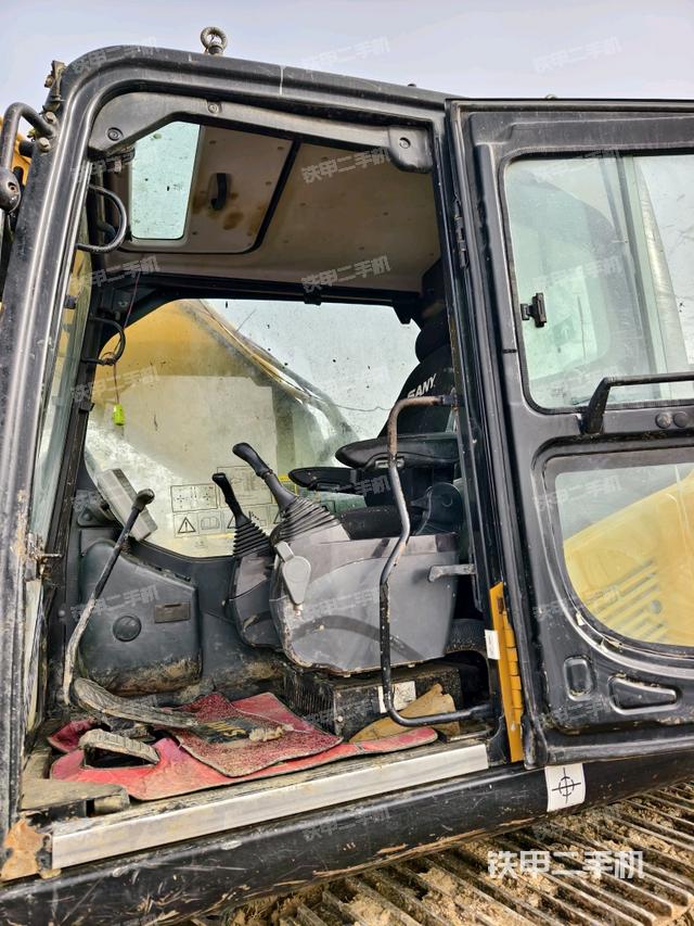 右側(cè)玻璃角標(biāo)（駕駛室部分）