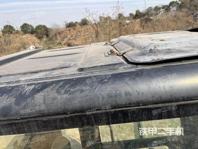 駕駛室頂部(整機外觀) 駕駛室頂部(整機外觀)