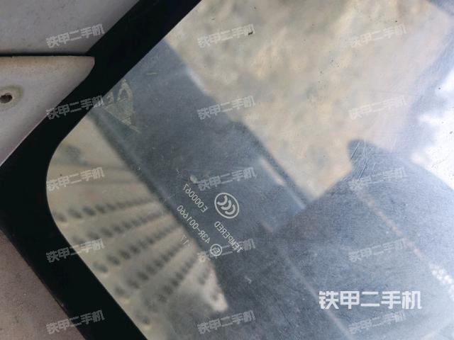 左后方玻璃角標(biāo)(駕駛室部分) 左后方玻璃角標(biāo)(駕駛室部分)