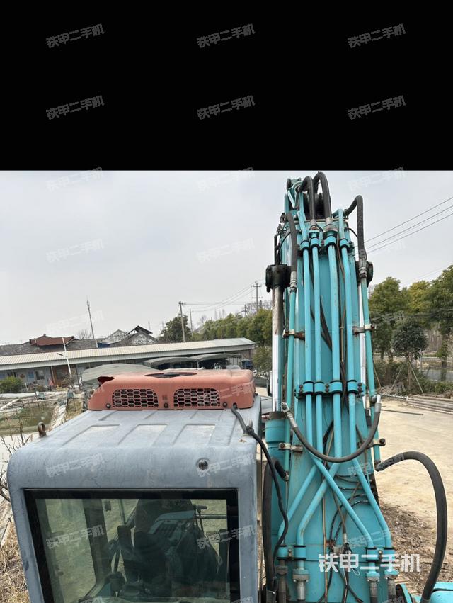 驾驶室顶部（整机外观）