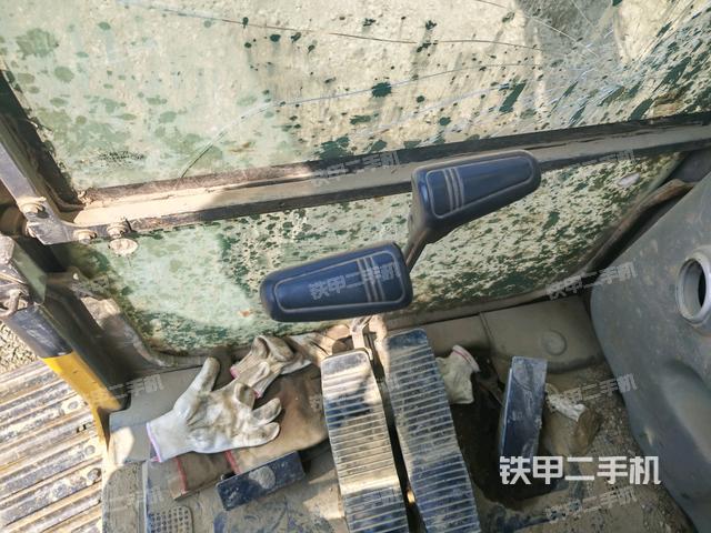 后窗玻璃角標（駕駛室部分）