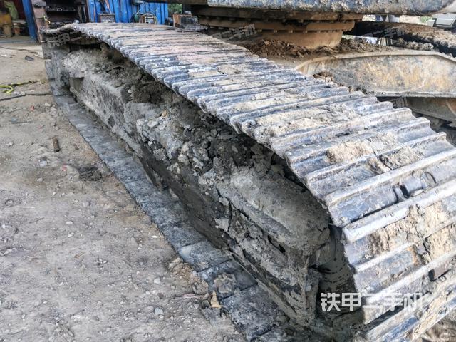 左側(cè)履帶整體?(行走機(jī)構(gòu)) 左側(cè)履帶整體?(行走機(jī)構(gòu))