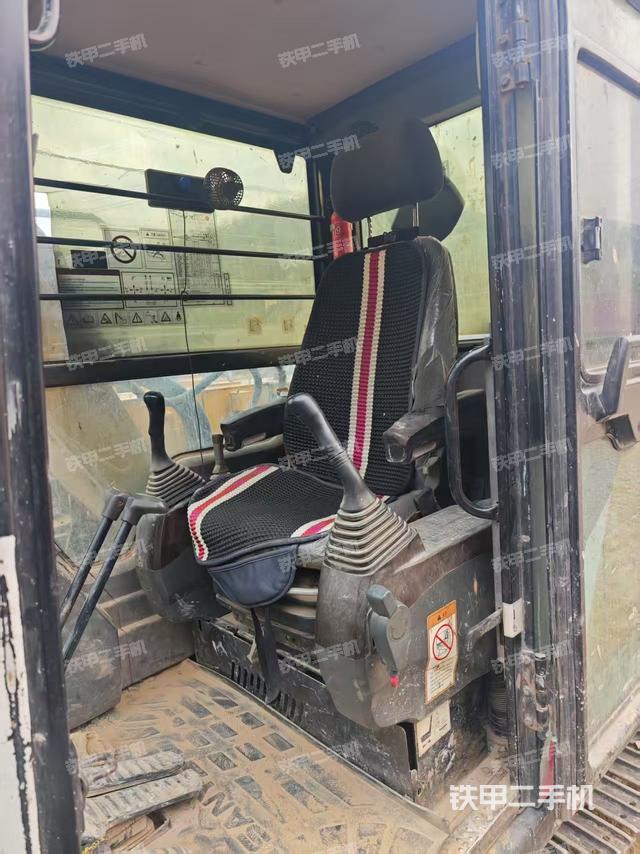 駕駛室頂部（整機(jī)外觀）