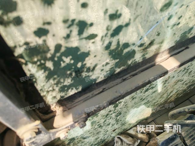 右側玻璃角標（駕駛室部分）