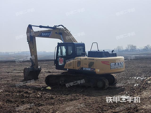 駕駛室整體(整機(jī)外觀) 駕駛室整體(整機(jī)外觀)