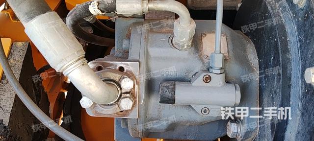 液壓泵艙室正面整體（整機(jī)外觀）