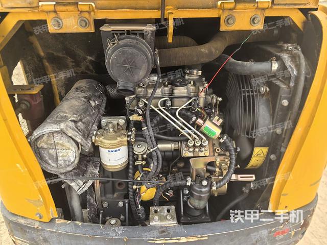 回轉馬達和主控閥（整機外觀）