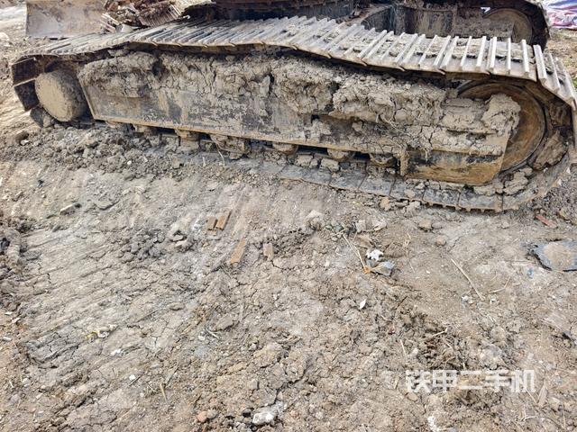 右驅(qū)動輪（行走機構(gòu)）