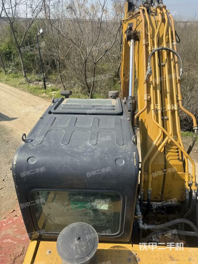 駕駛室頂部（整機外觀）