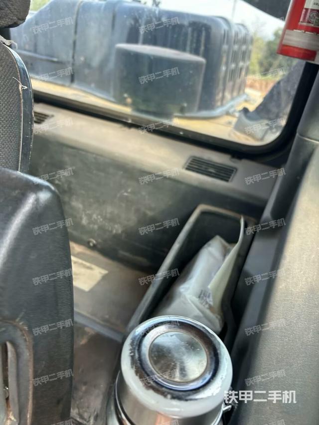 座椅后部(駕駛室部分) 座椅后部(駕駛室部分)