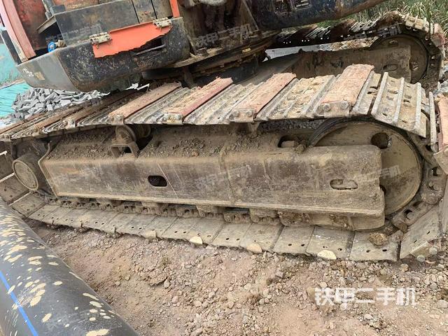 單側(cè)履帶整體(整機(jī)外觀) 單側(cè)履帶整體(整機(jī)外觀)