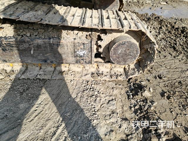 右側(cè)履帶整體?（行走機(jī)構(gòu)）