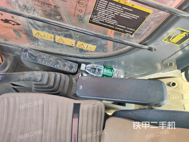 座椅右側控制臺/鑰匙門/油門/含右手柄(駕駛室部分) 座椅右側控制臺/鑰匙門/油門/含右手柄(駕駛室部分)