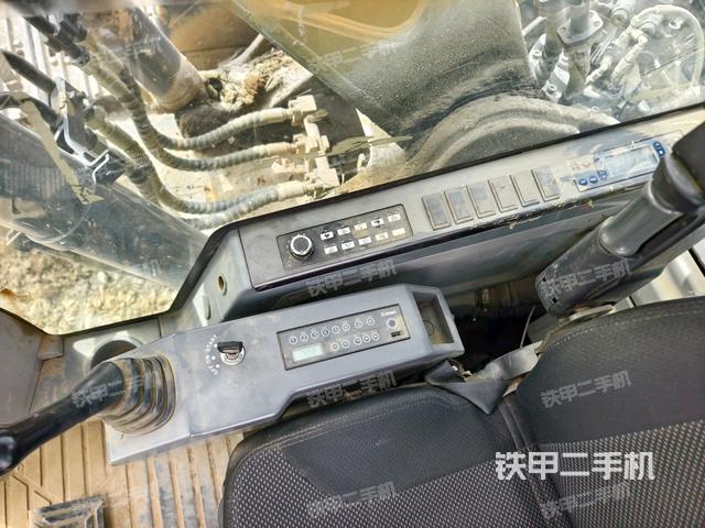 座椅右側控制臺/鑰匙門/油門/含右手柄（駕駛室部分）