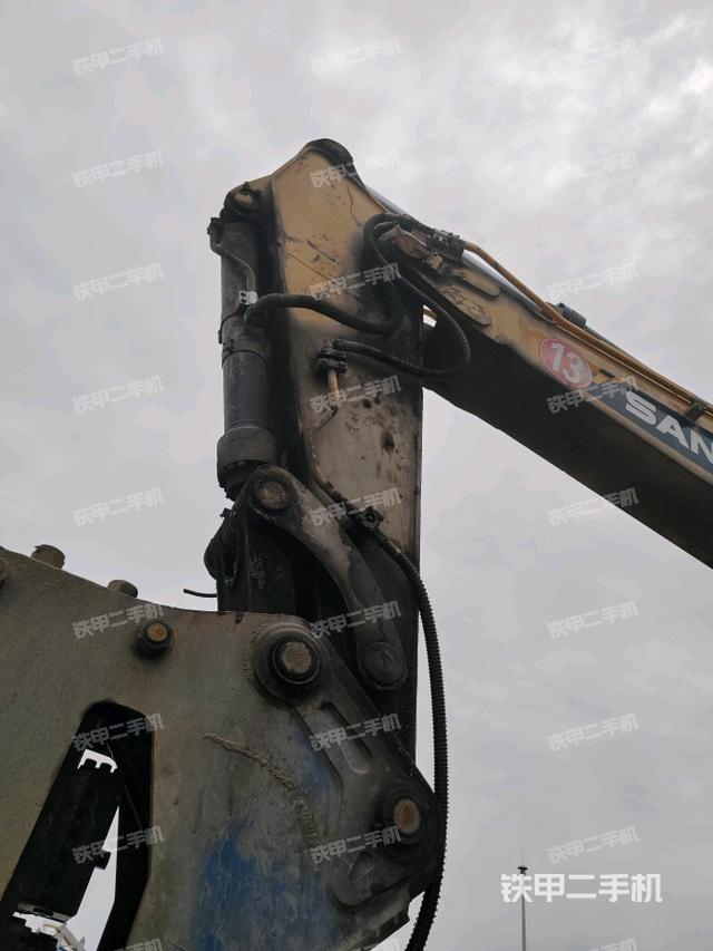 小臂整體左后(工作和回轉(zhuǎn)裝置) 小臂整體左后(工作和回轉(zhuǎn)裝置)