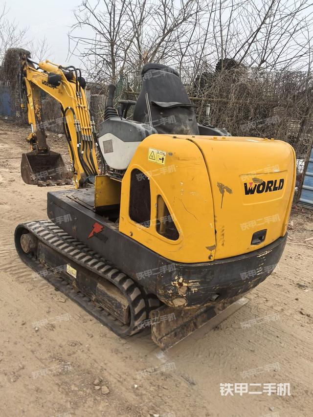 駕駛室頂部（整機外觀）