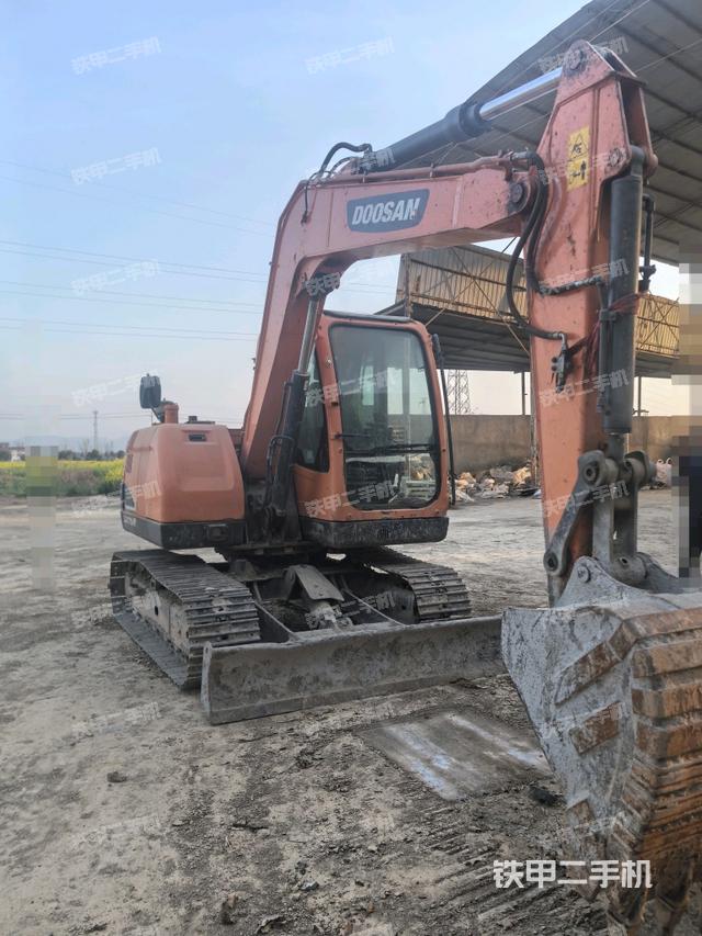 右前45(整機(jī)外觀) 右前45(整機(jī)外觀)