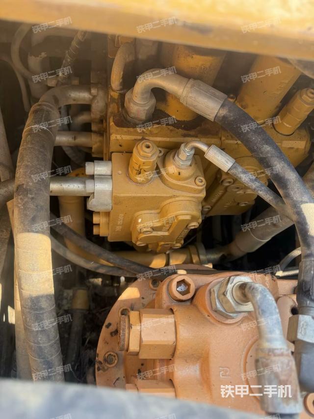 回轉(zhuǎn)馬達(dá)和主控閥（整機外觀）