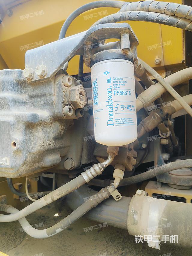 液压泵舱室正面整体（整机外观）