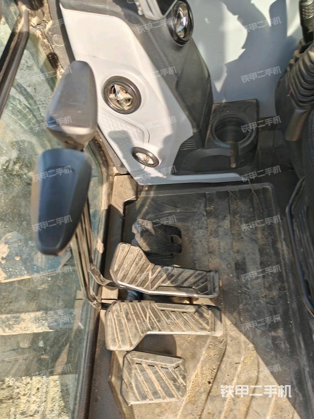 后窗玻璃角標(biāo)（駕駛室部分）