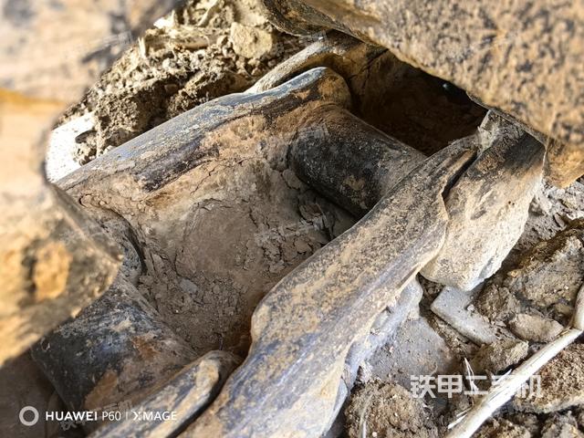 左托鏈輪和鏈筋(行走機構(gòu)) 左托鏈輪和鏈筋(行走機構(gòu))