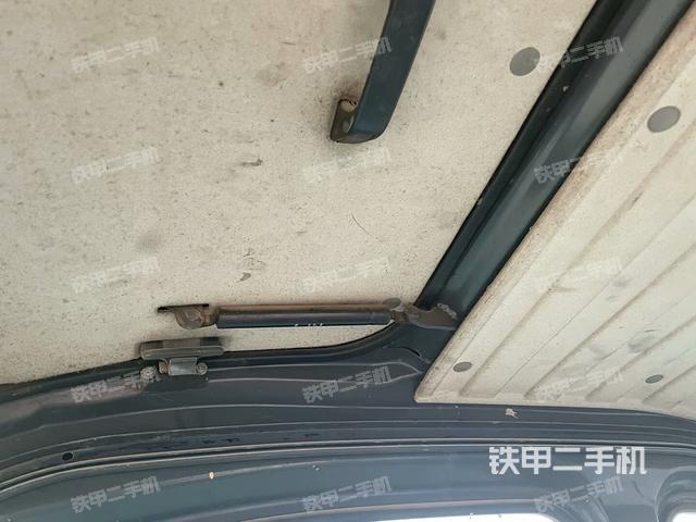 駕駛室頂部(整機外觀) 駕駛室頂部(整機外觀)