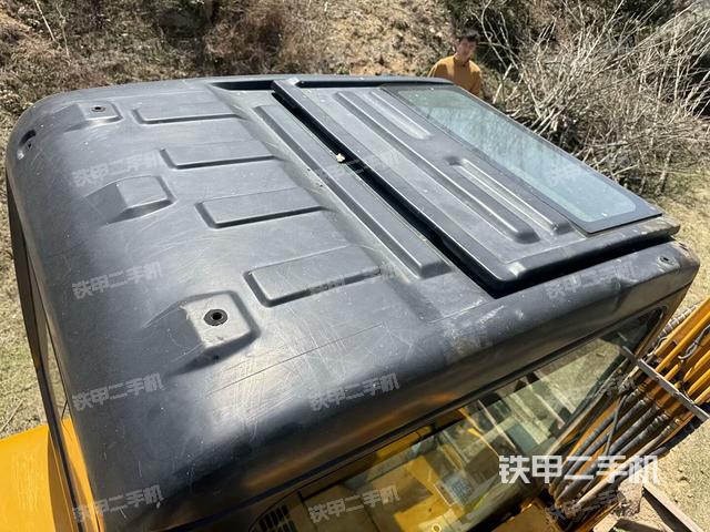 駕駛室頂部(整機外觀) 駕駛室頂部(整機外觀)