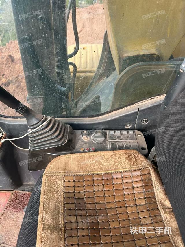 座椅左側(cè)控制臺(tái)/音響/含左手柄(駕駛室部分) 座椅左側(cè)控制臺(tái)/音響/含左手柄(駕駛室部分)