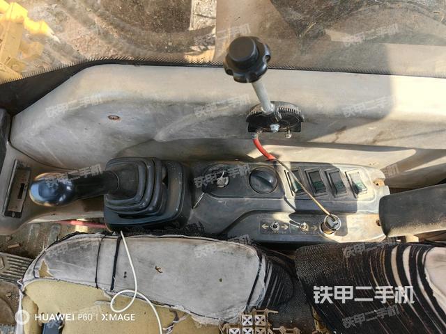 座椅右側(cè)控制臺/鑰匙門/油門/含右手柄(駕駛室部分) 座椅右側(cè)控制臺/鑰匙門/油門/含右手柄(駕駛室部分)