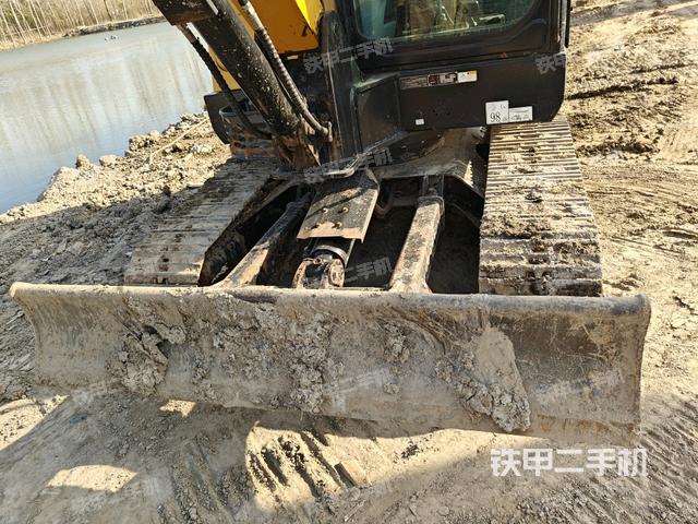 轉(zhuǎn)盤(pán)和下車(chē)架正前（工作和回轉(zhuǎn)裝置）