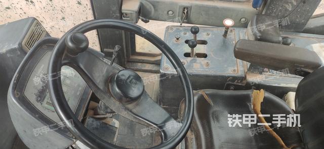 駕駛室工作臺(tái)（整機(jī)外觀及大件）