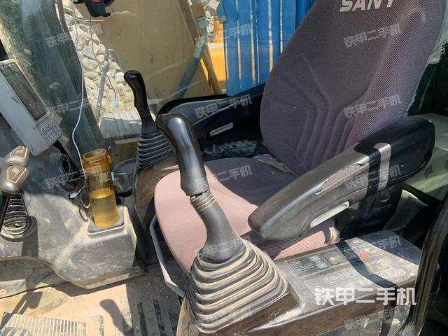 駕駛室整體（整機(jī)外觀）