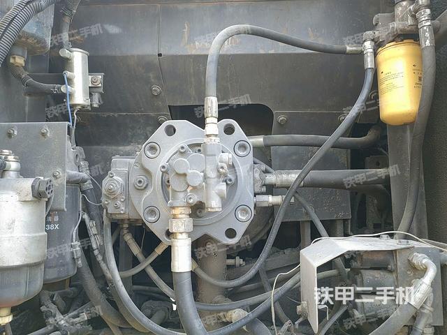 液壓泵艙室正面整體(整機(jī)外觀) 液壓泵艙室正面整體(整機(jī)外觀)