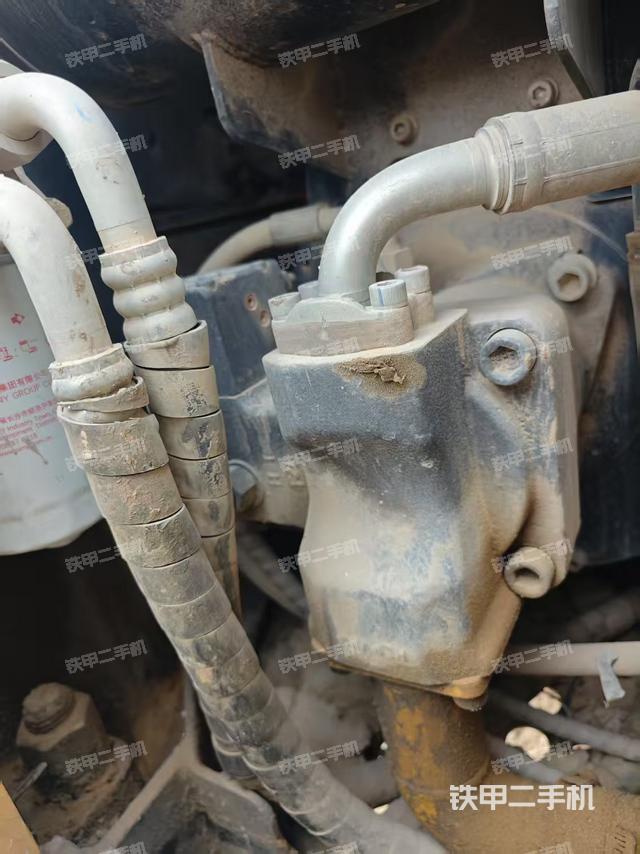 液壓泵艙室正面整體（整機(jī)外觀）