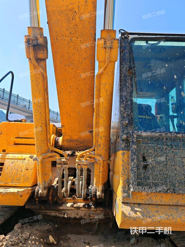 大臂油缸整體?豎拍（工作和回轉(zhuǎn)裝置）