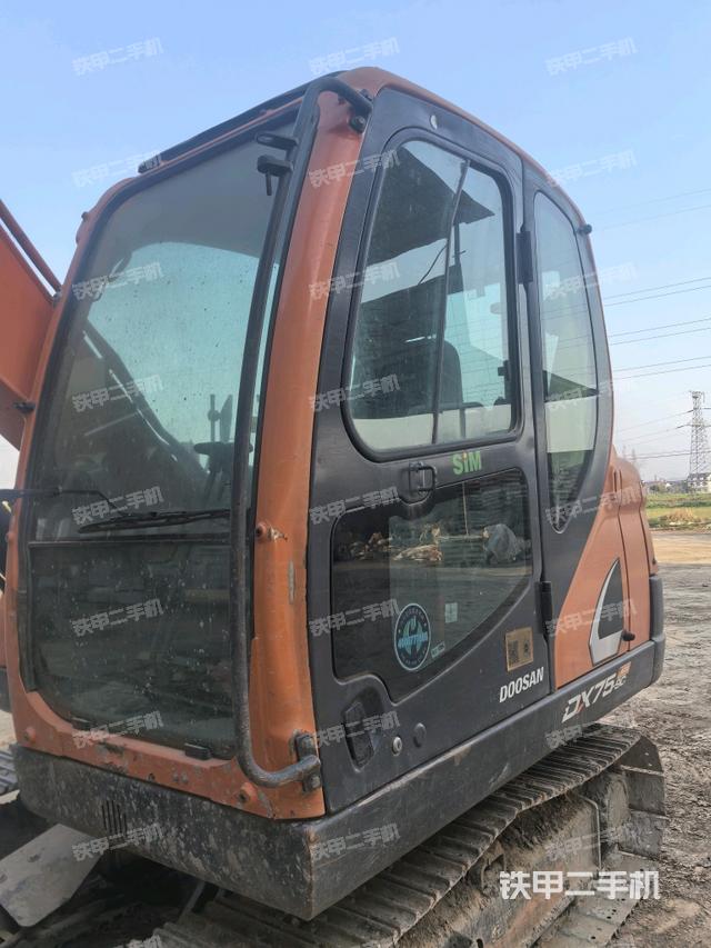 ?駕駛室正側(cè)(駕駛室部分) ?駕駛室正側(cè)(駕駛室部分)