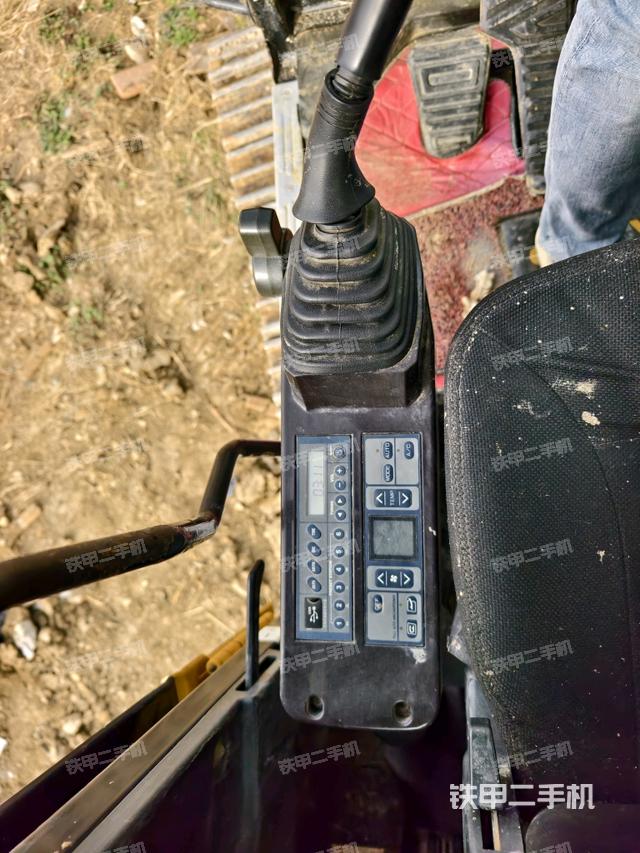 座椅左側(cè)控制臺/音響/含左手柄（駕駛室部分）