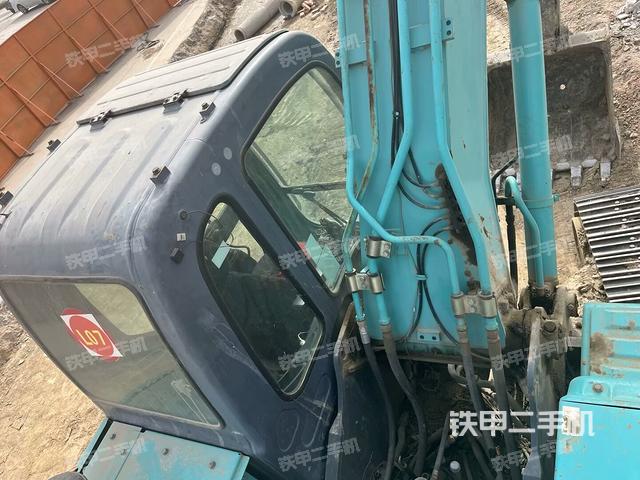 駕駛室頂部（整機(jī)外觀）