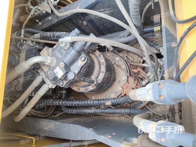 回轉(zhuǎn)馬達(dá)和主控閥(整機(jī)外觀) 回轉(zhuǎn)馬達(dá)和主控閥(整機(jī)外觀)