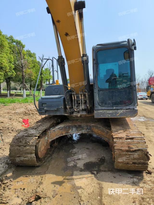 液壓泵艙室正面整體（整機(jī)外觀）