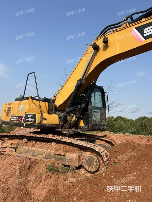 小臂整體左后(工作和回轉(zhuǎn)裝置) 小臂整體左后(工作和回轉(zhuǎn)裝置)