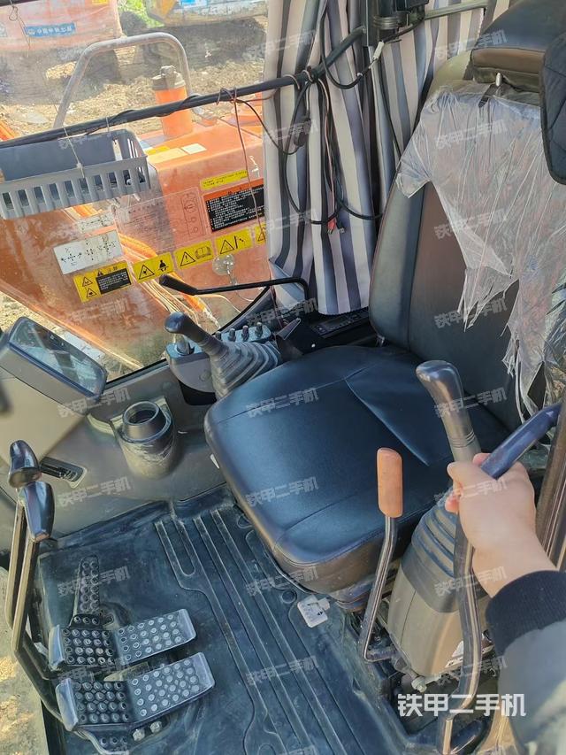 駕駛室整體（整機外觀）