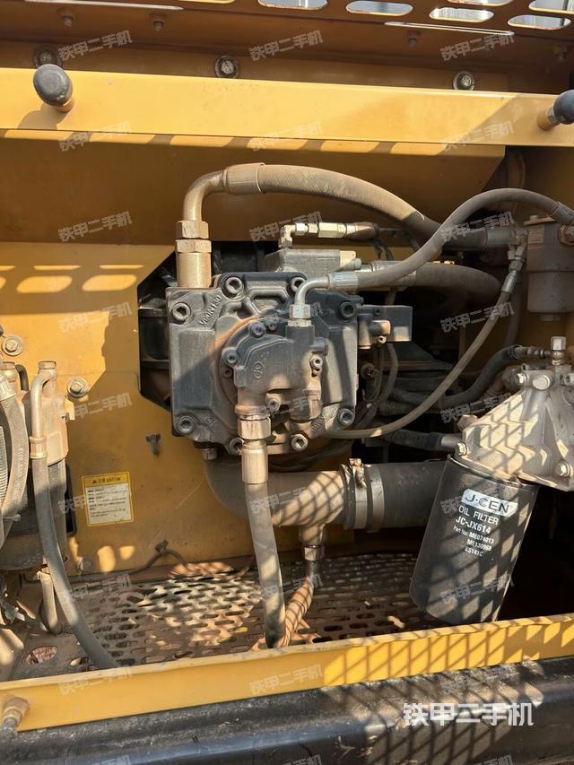 液壓泵斜45?左(大件艙室) 液壓泵斜45?左(大件艙室)