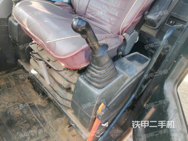 座椅左側(cè)控制臺(tái)/音響/含左手柄(駕駛室部分) 座椅左側(cè)控制臺(tái)/音響/含左手柄(駕駛室部分)