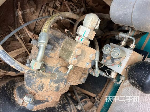 液壓泵艙室正面整體(整機(jī)外觀) 液壓泵艙室正面整體(整機(jī)外觀)